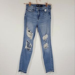 Hollister distressed skinny jeans 00